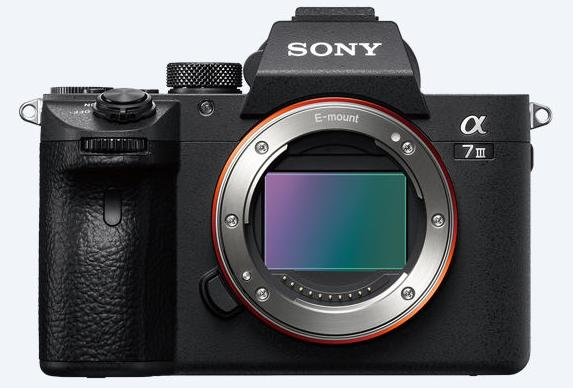 Sony Alpha 7 III SLR-Kamera - Nur Gehäuse ohne Objektiv - 24.2MP CMOS 6000 x 4000Pixel Schwarz - inkl. Akku (ILCE7M3KB.CEC)